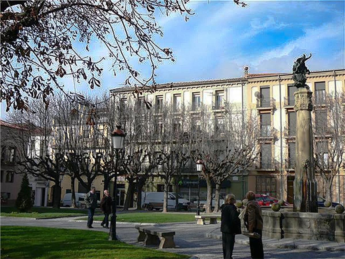 Casa Matilda - Apartamento Con Chimenea, Vistas, Rustico-Elegante En El Centro Sant Joan de les Abadesses Exteriör bild